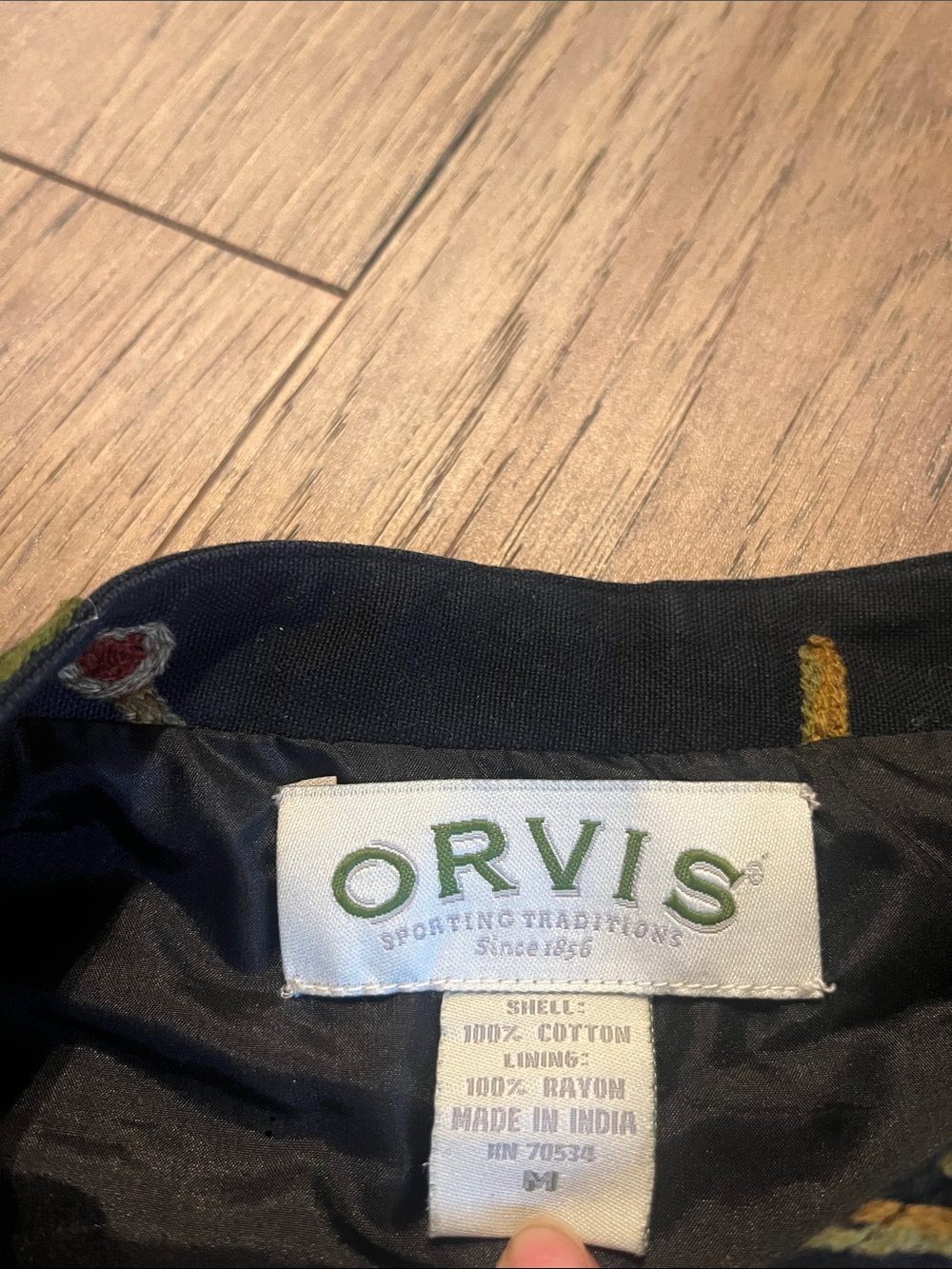 Orvis Black Embroidered Floral Button Vest 100% cotton size medium - Picture 2 of 3